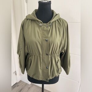 D Casual Green short hooded light jacket with adjustable Sleeves .